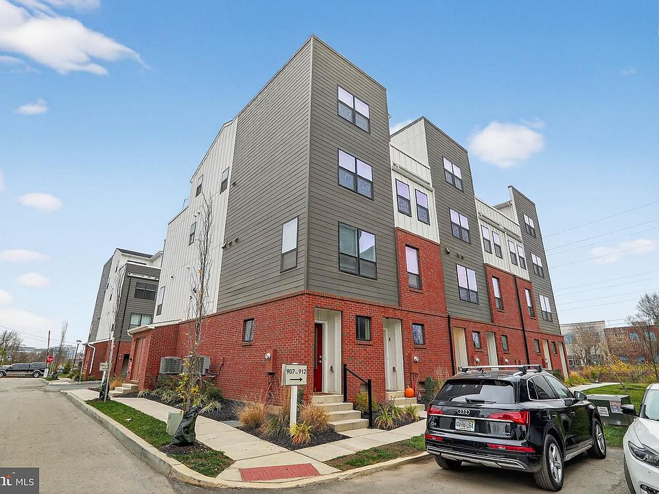 1st image of 912 Riverplace Dr #M