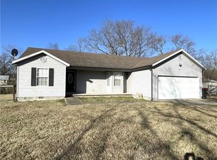 111 W 1st St, Pineville, MO 64856