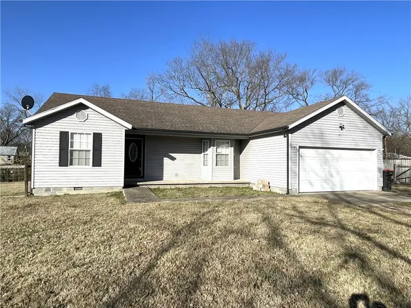 111 W 1st St, Pineville, MO 64856