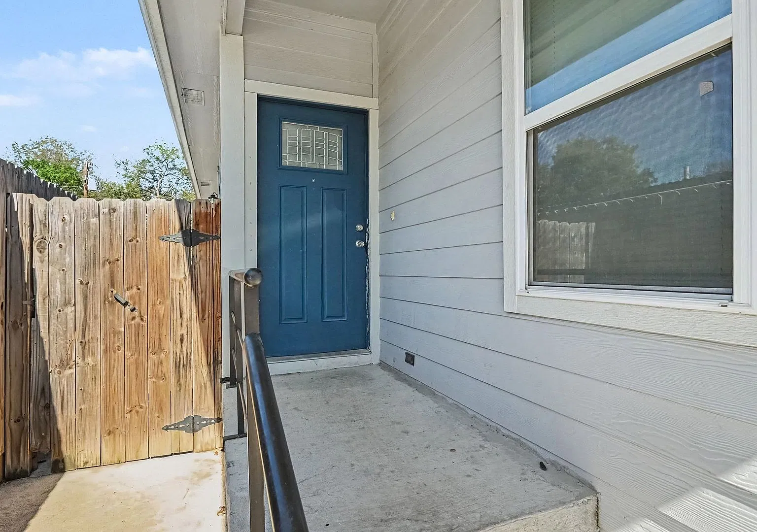 Welcome to this charming home at 1306 Orange Ave, Fort Worth, TX 76110! — Photo 4