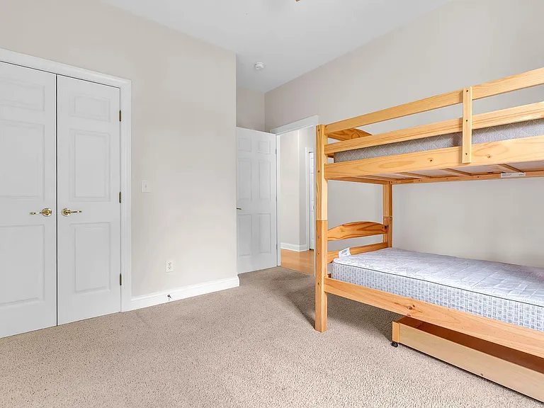 210 Raven Ridge Ct — Photo 24