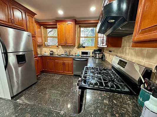 Rented by Building Equity Real Estate LLC | media 2