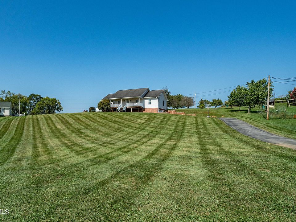 1st image of 110 Pinebark Dr