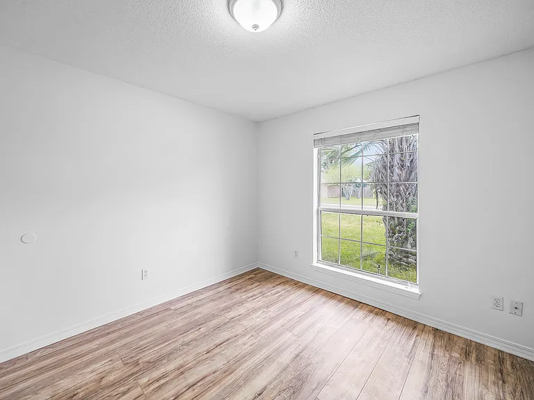 3313 Country Meadow Ln — Photo 12