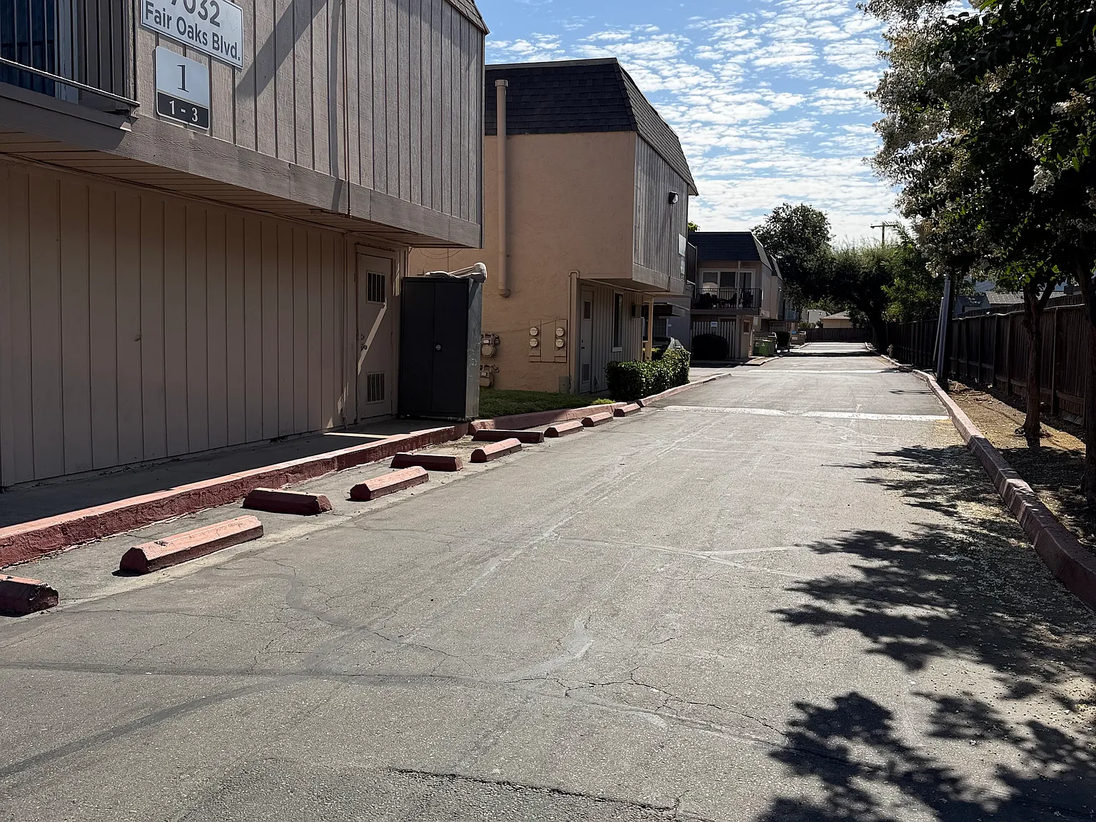 2 bed, 1.5 bath, 1046 sqft, $1,749 — Photo 2