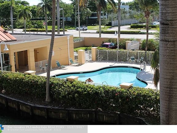 4th image of 1450 SE 3rd Ave APT 306