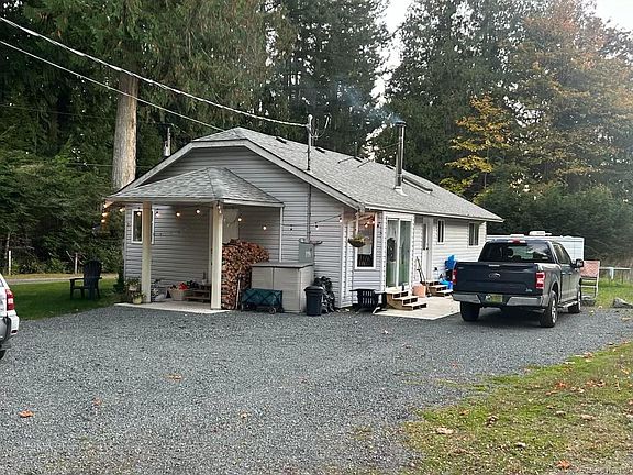 3rd image of 2550 Sooke River Rd