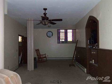 3rd image of 27 Gates Ave