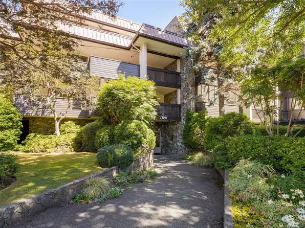 1120 Fairfield Rd #203, Victoria, BC V8V 3A7