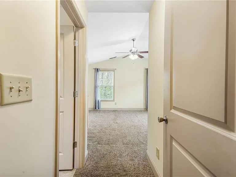 708 Madison Ln SE — Photo 16