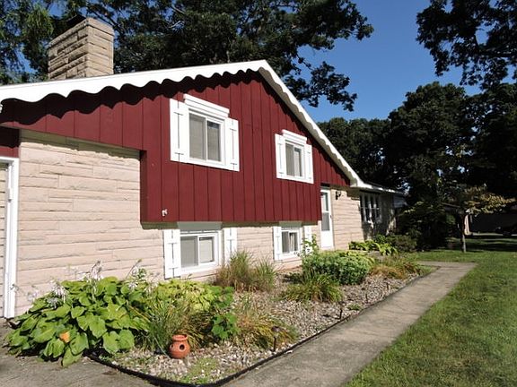2nd image of 1447 Medford Ln