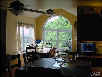 3rd image of 6999 Lincoln Dr