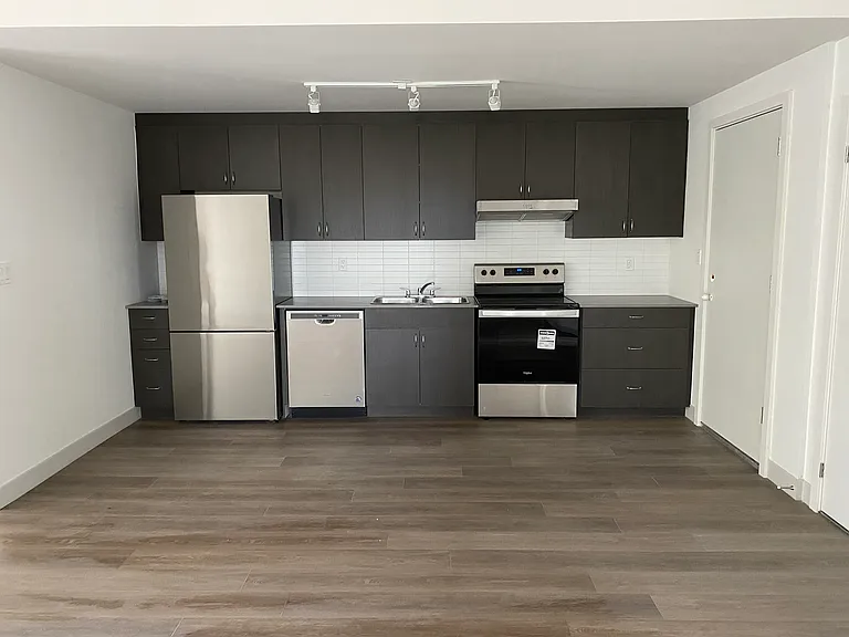 37 Antrim Cres #202 — Photo 5