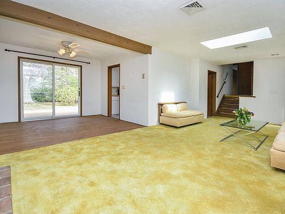5th image of 25 Woodridge Ln