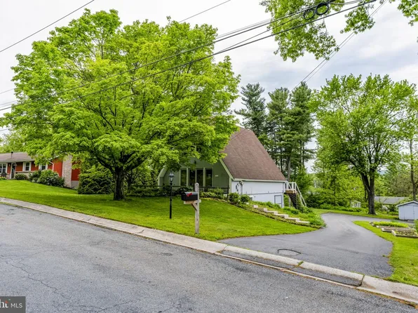 30 Pine Crest Dr, Denver, PA 17517