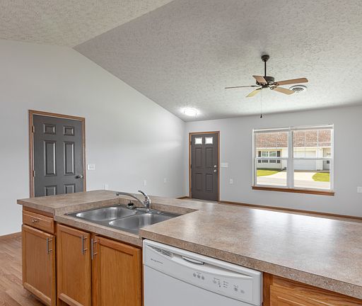 4th image of 846 Serenity Ln