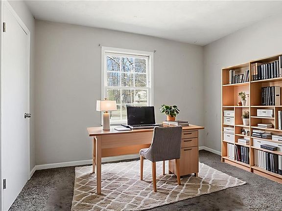 5th image of 175 Wellington Dr