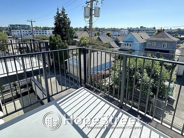 1120 Georgia St E — Photo 16