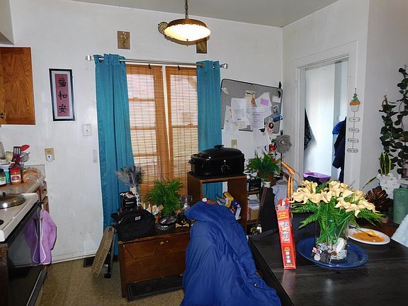 3rd image of 930 Cottage Ave