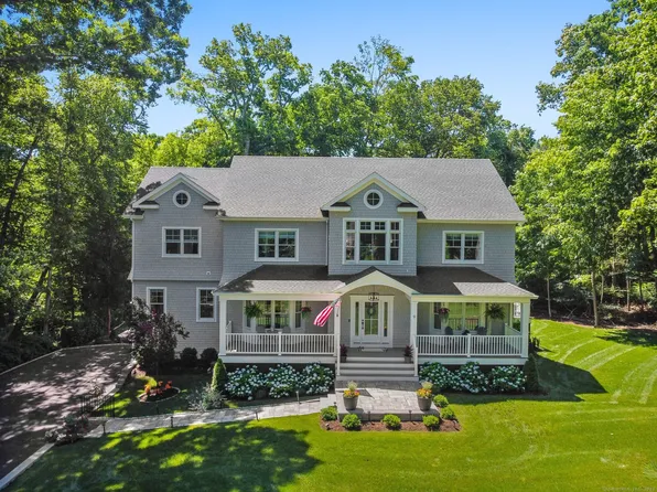 9 Ravenwood Road, Norwalk, CT 06850