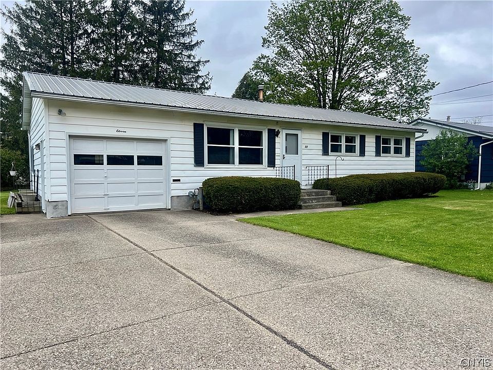 1st image of 11 Meadow Dr