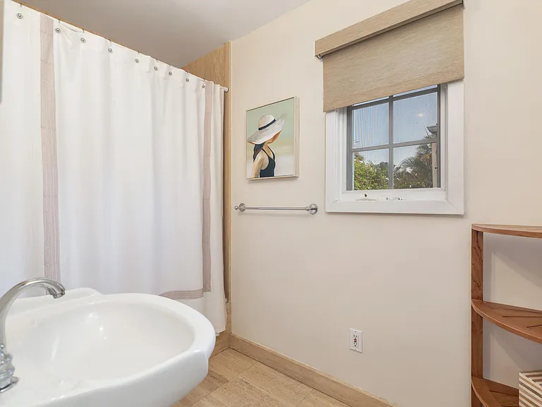 155 Peruvian Ave — Photo 14
