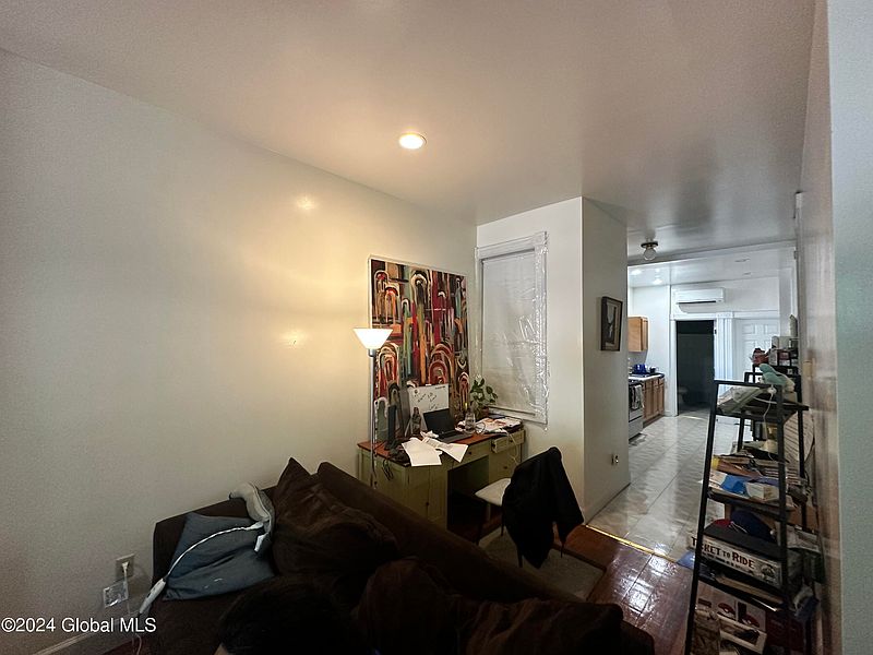 4th image of 100 Dove Street