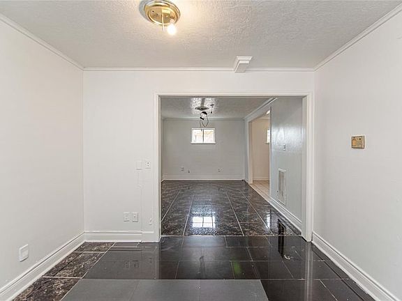 3rd image of 2419 Southmore Blvd