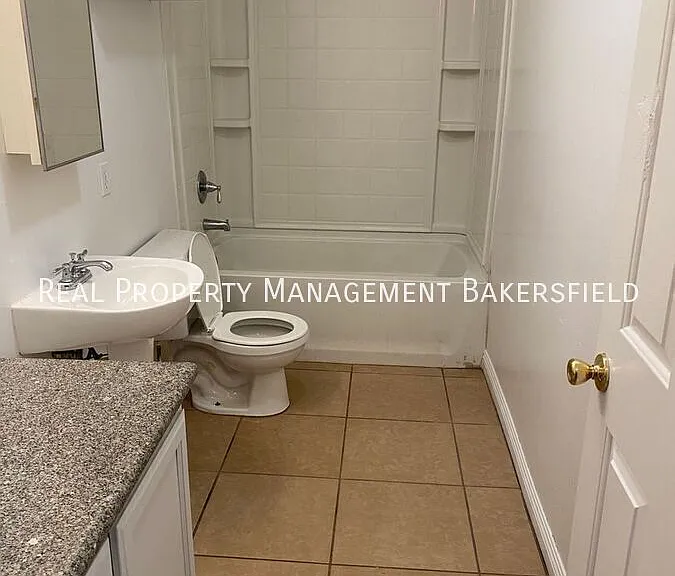106 E Warren Ave #A — Photo 5