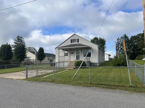 141 Burkholder St, Oak Hill, WV 25901
