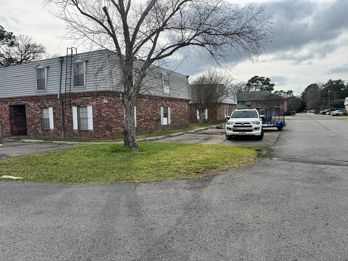 Building Photo - 680 Sharp Ln #214