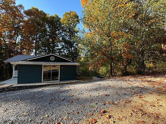 4th image of 741 Dogwood Dr