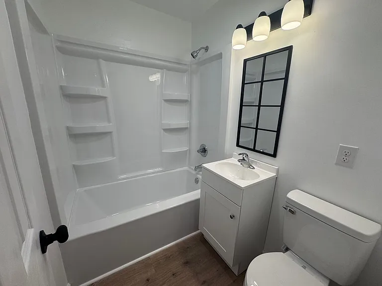 2230 Monroe St — Photo 12