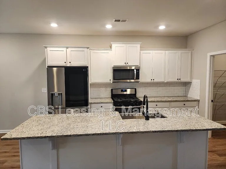 2112 Sequoia Dr — Photo 8