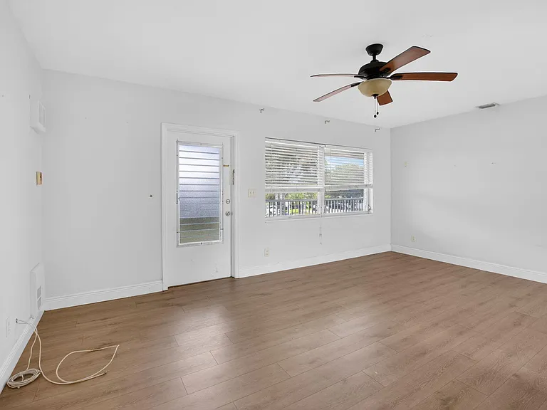426 NE 7th Ave #2B — Photo 7
