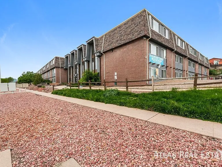 2610/2614 E Fountain Boulevard — Photo 36