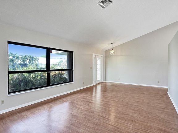 3rd image of 9215 Sun Pointe Drive