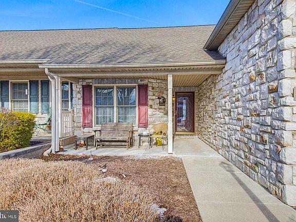 3rd image of 730 Heather Rdg