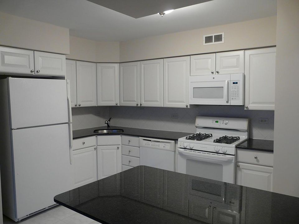 1st image of 2800 N Lake Shore Dr Floor 20