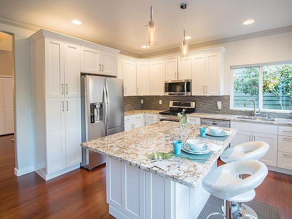5th image of 24961 SE 43rd St