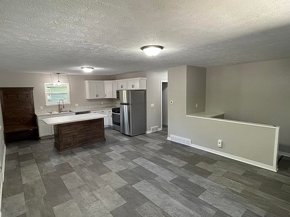 4th image of 851 Woolsey Dr SW