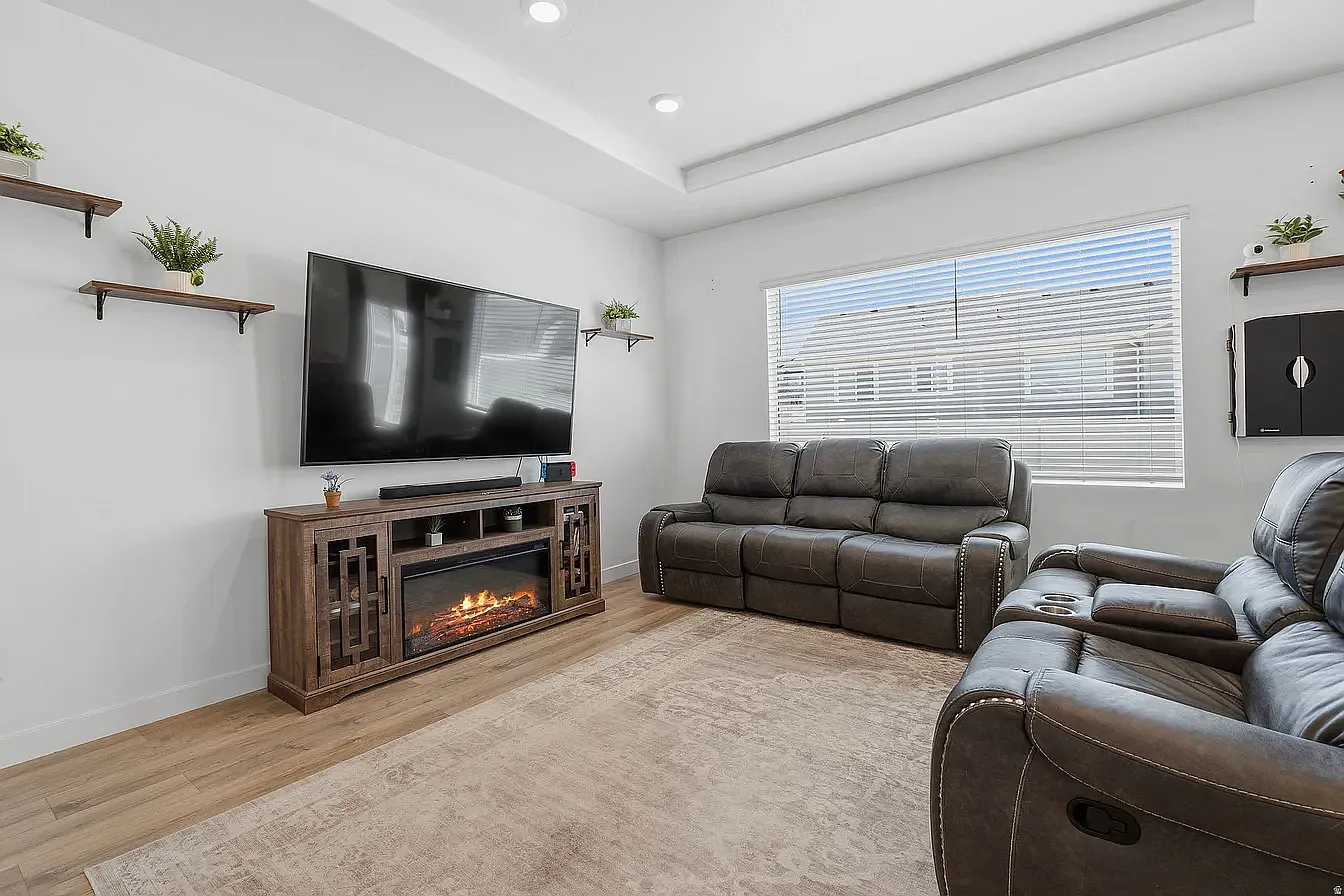 4 bed, 3098 sqft, $2,700 — Photo 2