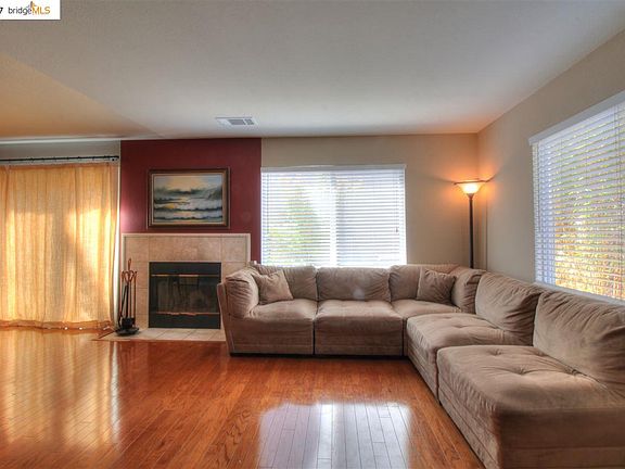 3rd image of 801 Poppy Ct