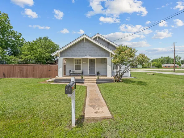 411 N 4th St, Sanger, TX 76266