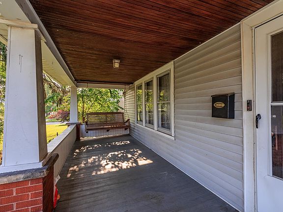 3rd image of 153 Denison Ave