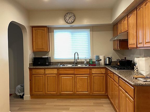 5th image of 425 W Linda Vista Ave