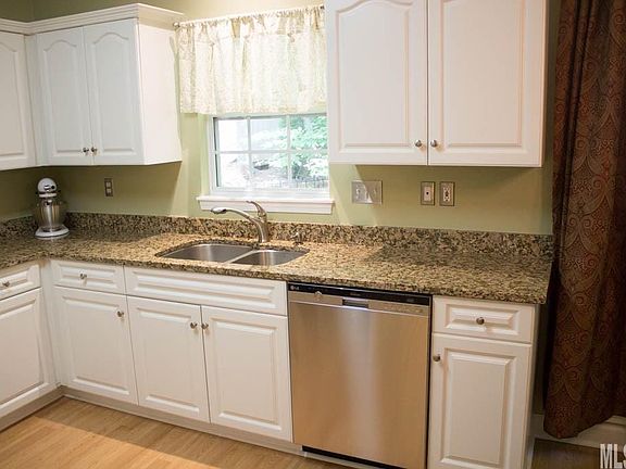 5th image of 736 N Oakwood Dr