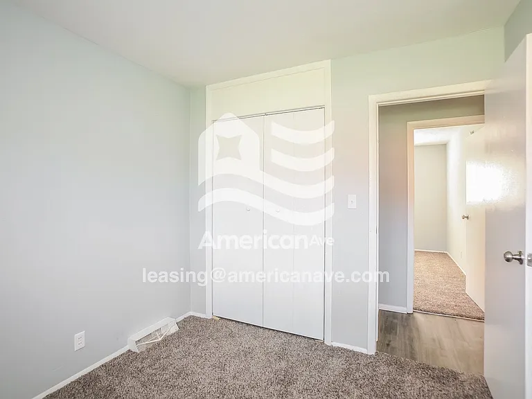 877911_010_bedroom_12742509.jpg