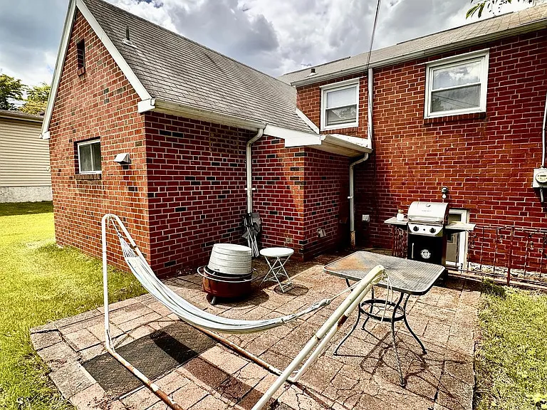 904 Scotia Rd — Photo 5