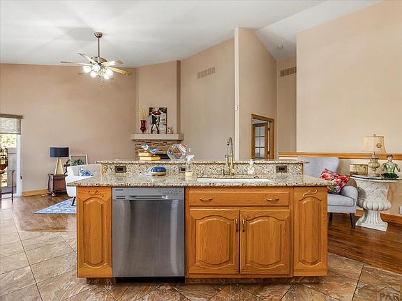 5th image of 3 Saint Andrews Ct